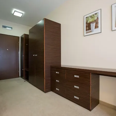 Port Lilia أوسترودا