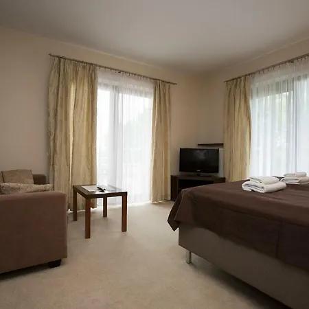 Port Lilia * أوسترودا